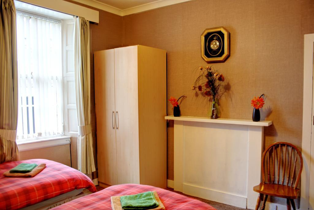 Atticus Central Guest House Aberdeen Room photo